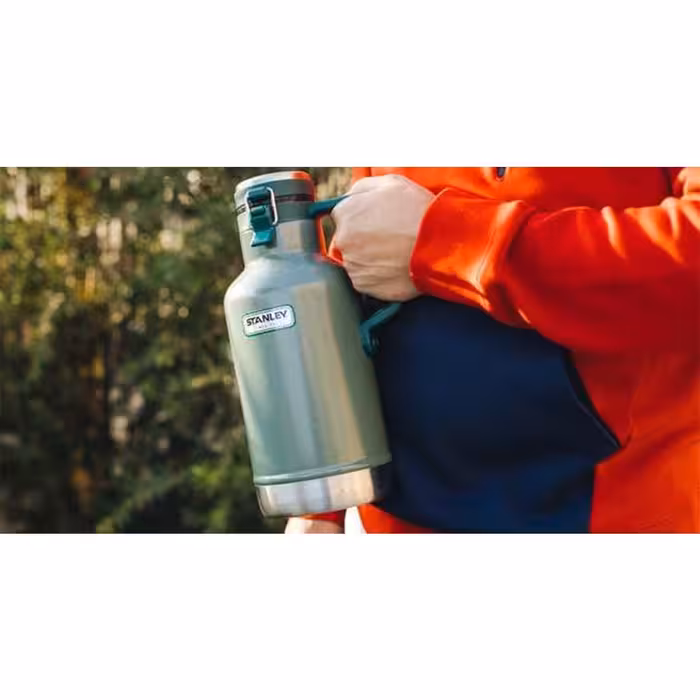 فلاسک استنلی مدل CLASSIC EASY-POUR GROWLER کد F 2021 گنجایش 2 لیتر