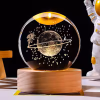 چراغ خواب گوی کریستال طرح ماه و فرشته سایز 8 با پایه چرخشی