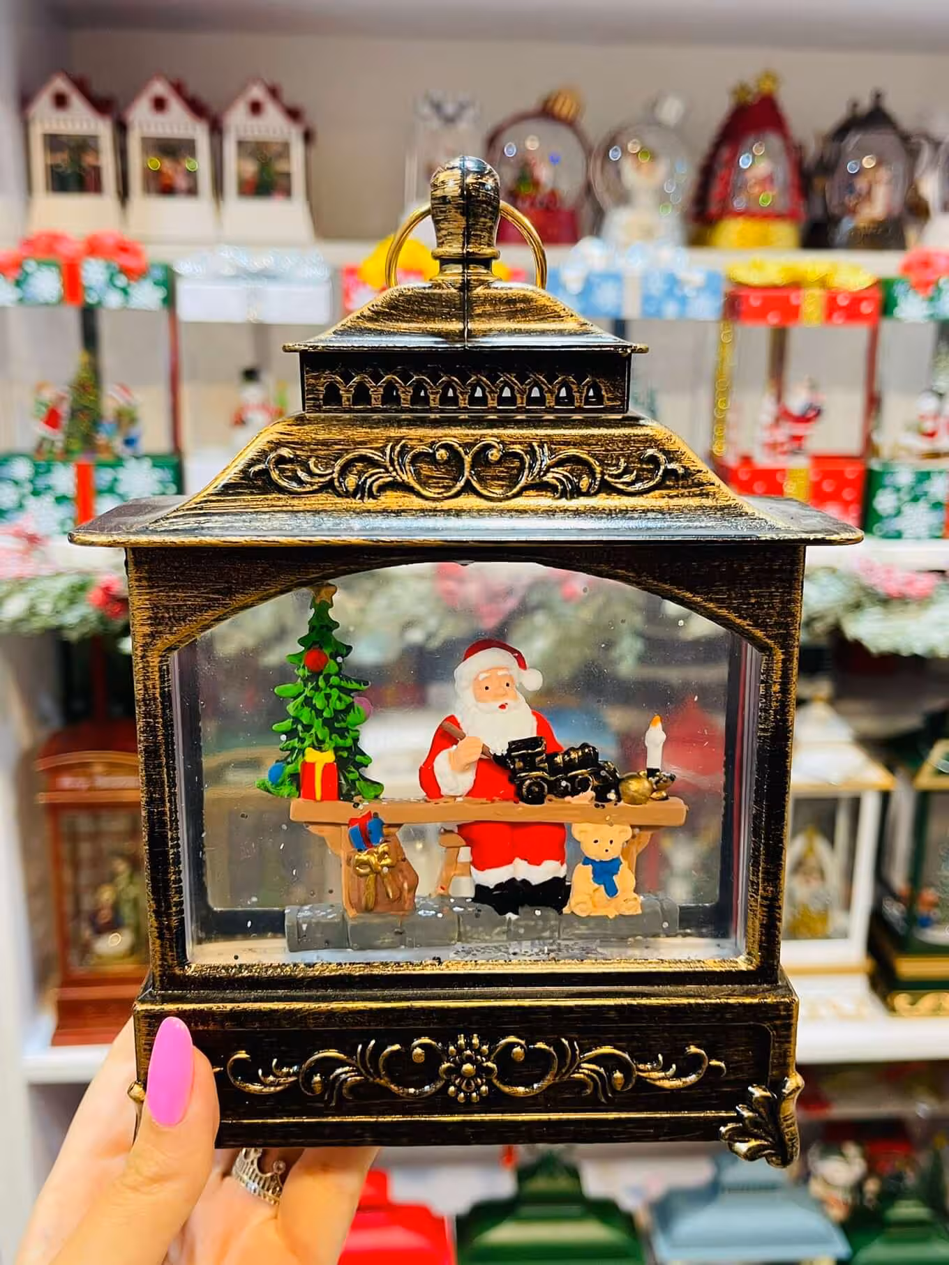 فانوس بابانوئل و درحال ساخت قطار A