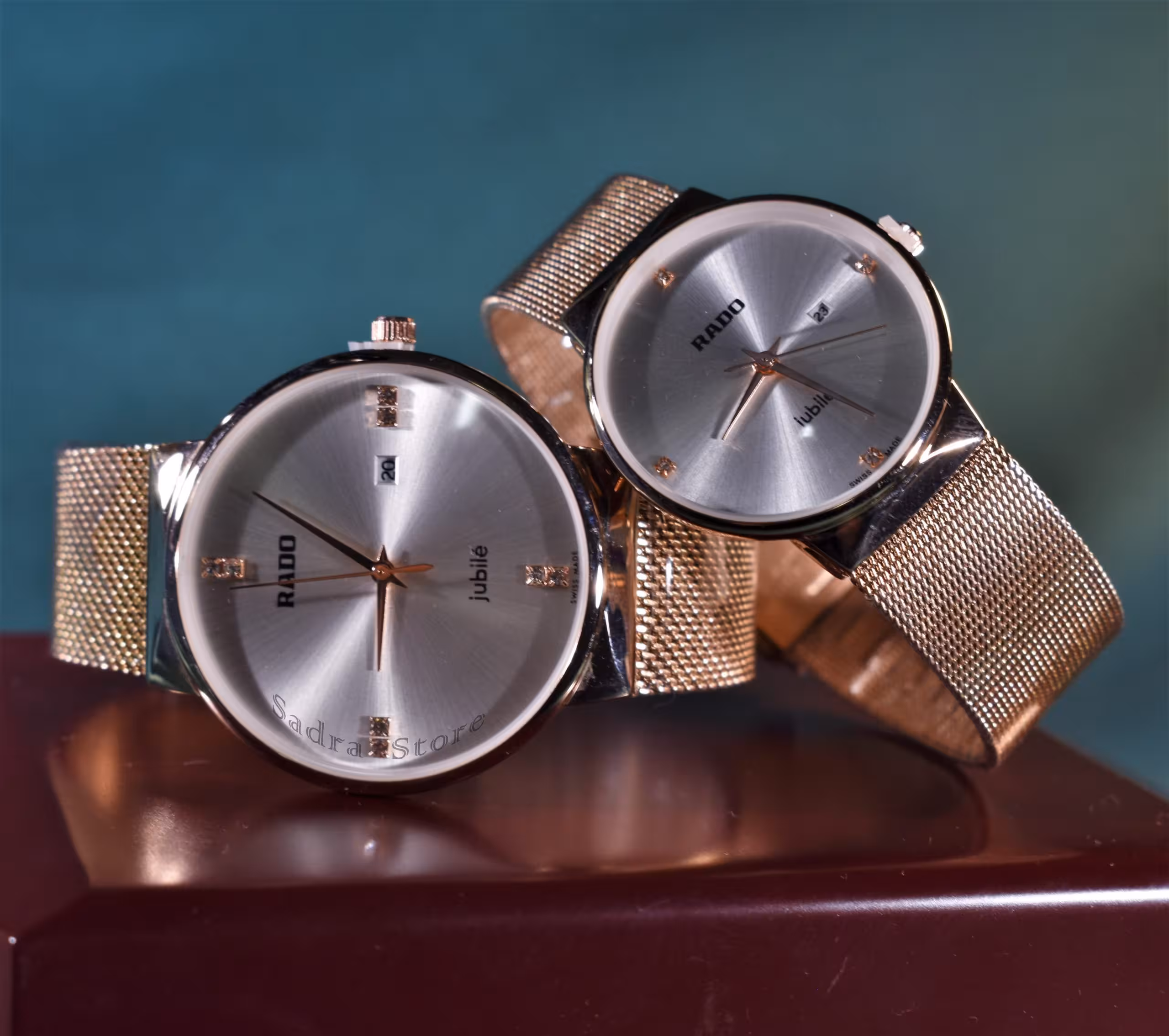 RADO WATCH jubile NO:8057 موتور ژاپن رادو ست زنانه مردانه نگین دار بهمراه تقویم ** طلایی درب استیل ضدآب 3ATM ** ساده بسیار جذاب