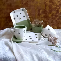اسپرسو خوری به همراه سینی سرامیکی دست ساز با نقاشی زیر لعابی