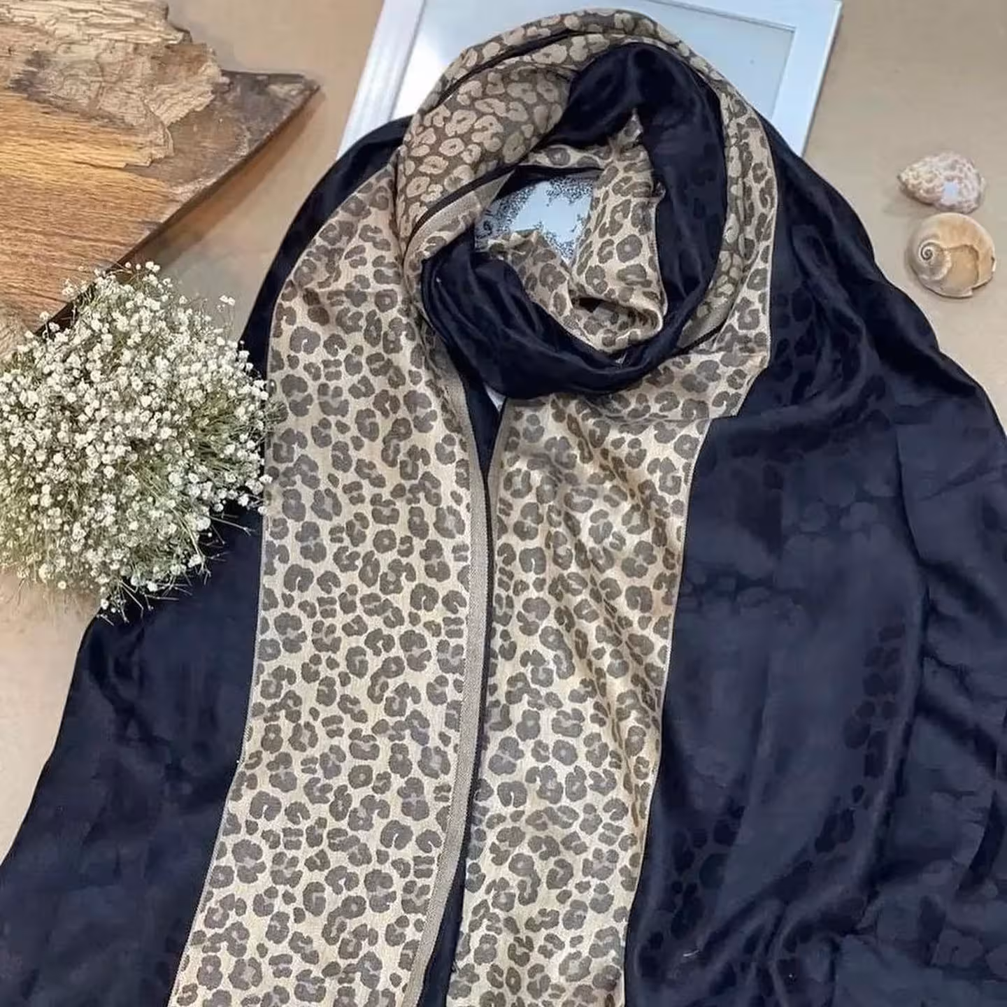 شال نخی ژاکارد پلنگی
قواره 80*190
نخی و خنک
ایستایی عالی