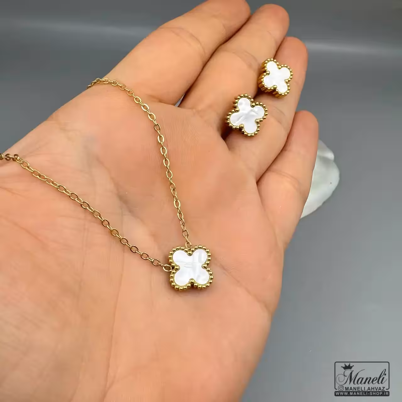 نیم ست ونکلیف ظریف سفید صدفی | گوشواره و گردنبند 14031215