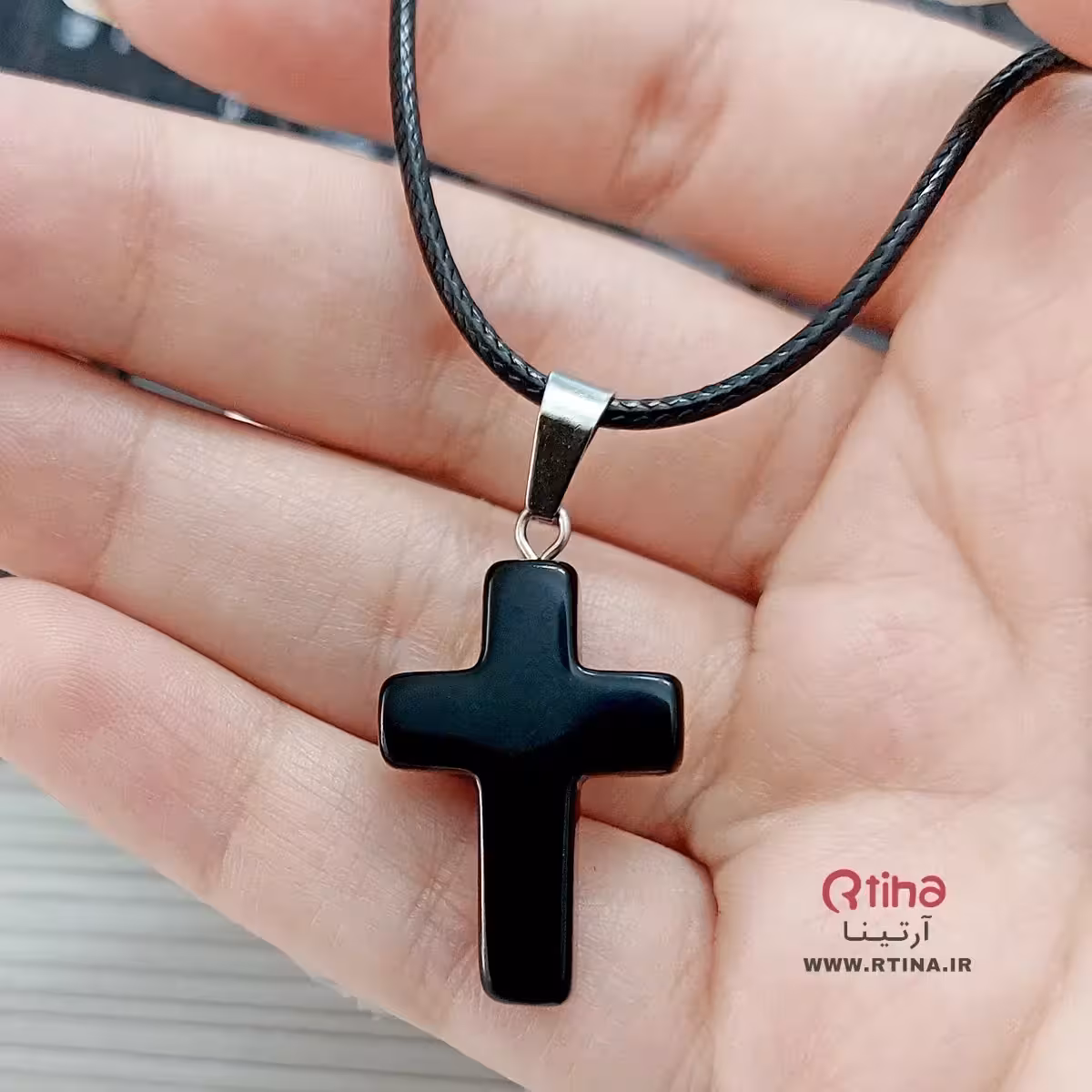گردنبند صلیب مشکی سنگ اونیکس   بند چرمی 60cm