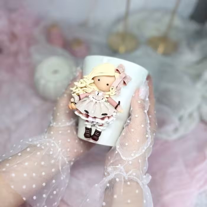 ماگ با طرح عروسکی برجسته