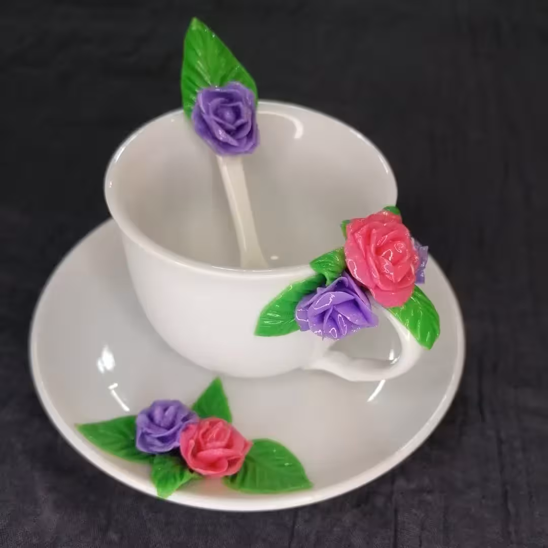 فنجان و نعلبکی چایخوری به همراه قاشق 