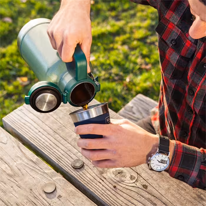 فلاسک استنلی مدل CLASSIC EASY-POUR GROWLER کد F 2021 گنجایش 2 لیتر