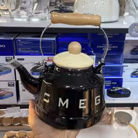 کتری لعابی 2.5 لیتری طرح اسمگ SMEG رنگ مشکی درب کرم