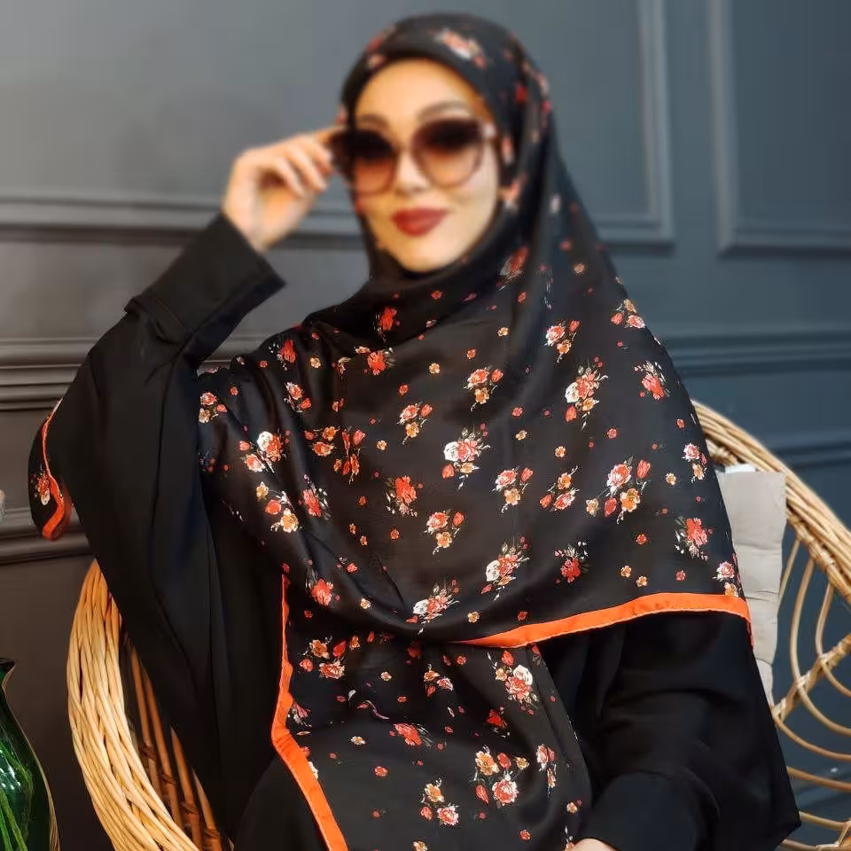 روسری گلی زمینه مشکی لبه نارنجی