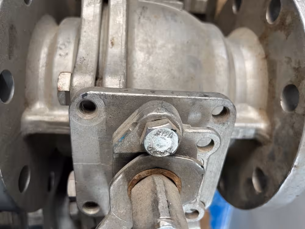 شیر توپی 4 اینچ  دو تیکه ریس فیس کلاس 150 SEAT CF8M STEM CF8M  BALL CF8M  BODY CF8M