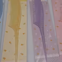 شانه دم باریک گلدار پلاستیکی رنگی