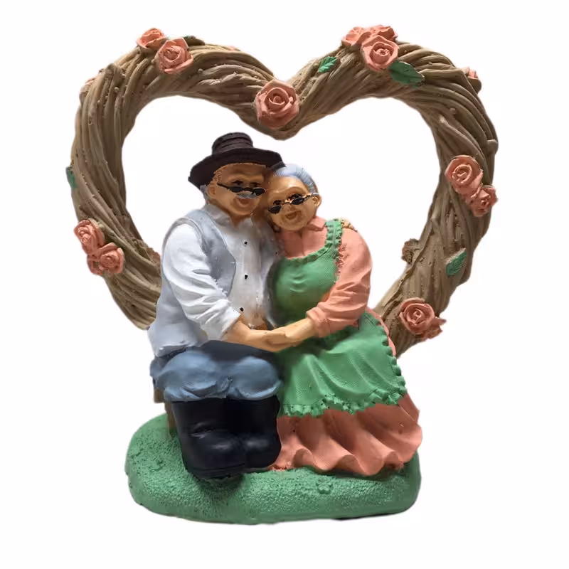 مجسمه مدل پیرمرد و پیرزن عاشق