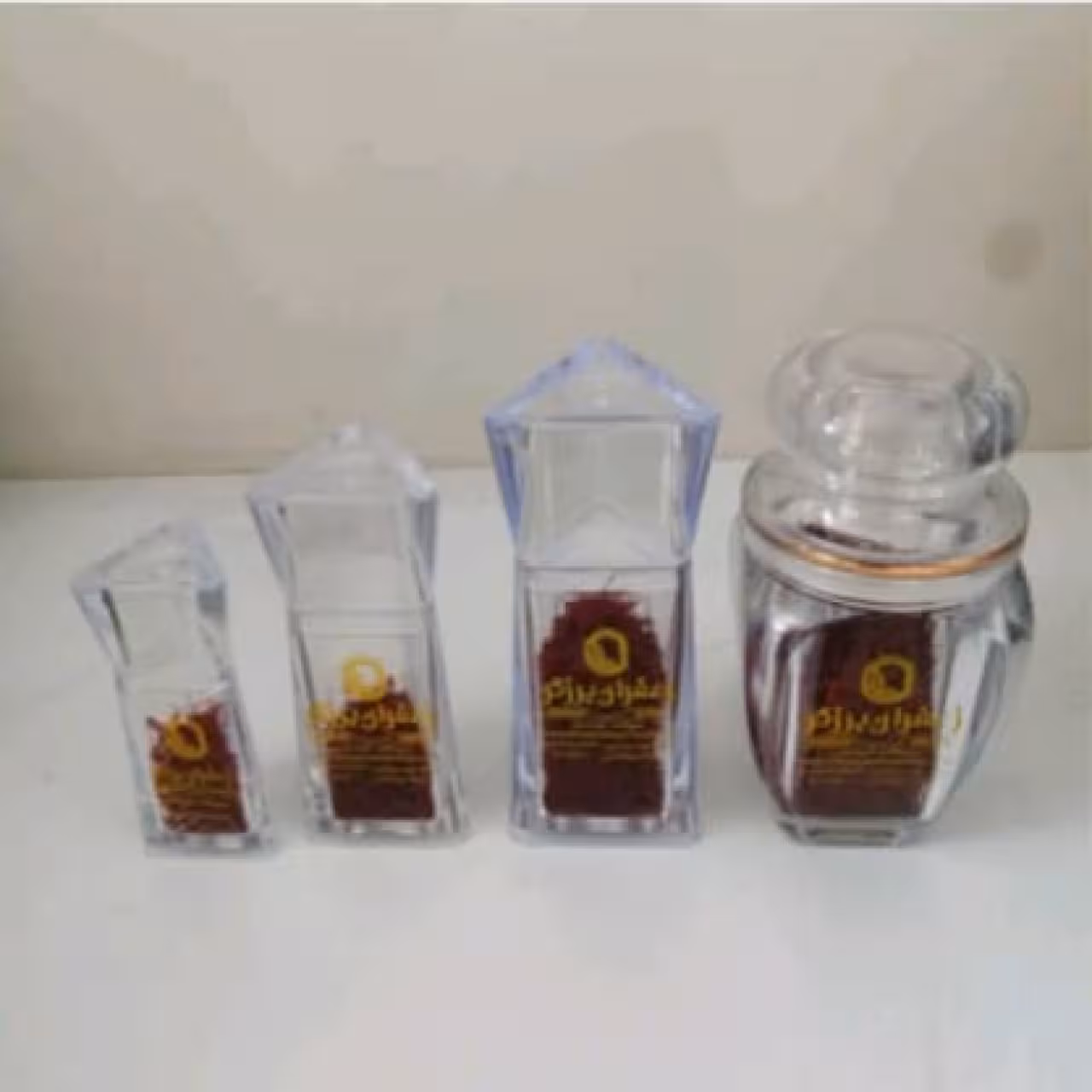 زعفران نگین ممتاز کریستالی نیم مثقال آقای عطار