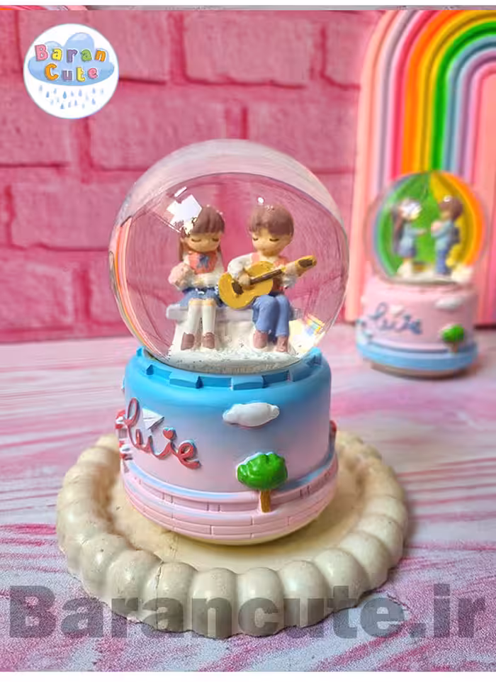 گوی موزیکال برفی چراغ دار (سایز متوسط) طرح عاشقانه و گیتار