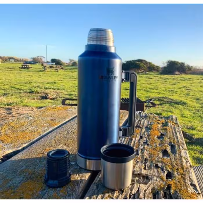 فلاسک استنلی مدل The Legendary Classic F2021 گنجایش 1.9 لیتر