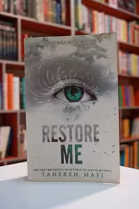 Restore Me اثر Tahereh Mafi