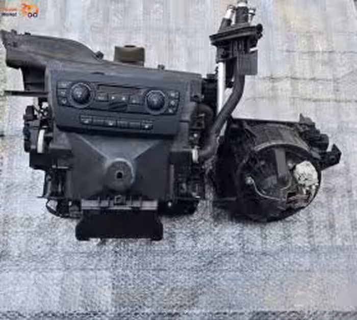 ست کامل اواپراتور دیجیتال به همراه پنل و قاب مناسب برای اطاقهای e90 e92 e93 اواپراتور شامل موتورها موتور فن رادیات کولر رادیات بخاری مقاومت بخاری یونیت فن BMW