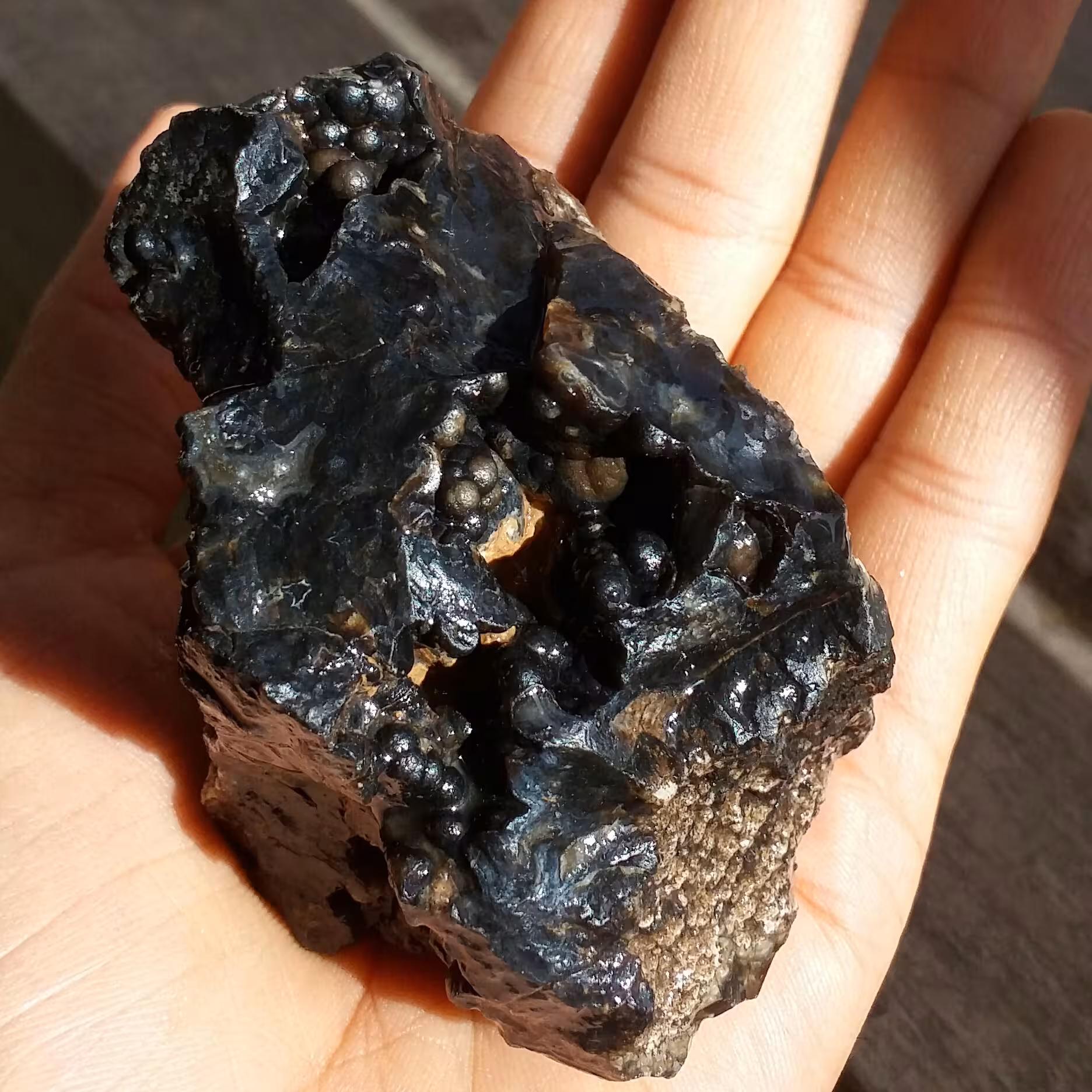 سنگ راف عقیق مشکی تاولی درشت شاهکار خلقت 100 در 100 طبیعی
تصویر از چند طرف نمونه با قابلیت ساخت چند نگین قیمتی
کد 10557