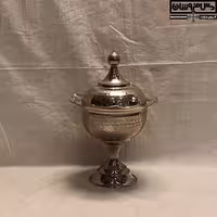 آجیل خوری مسی چکشی آبکاری کروم تک پایه خمره ای در دار مدل دلبر