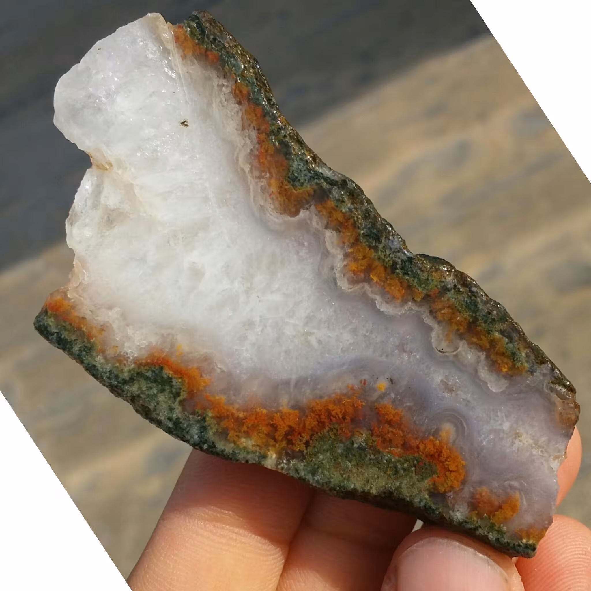 اسلایس سنگ راف عقیق منظره ژئود دار بسیار دیدنی شاهکار خلقت کاملا طبیعی بینظیر محشر
کد 8682