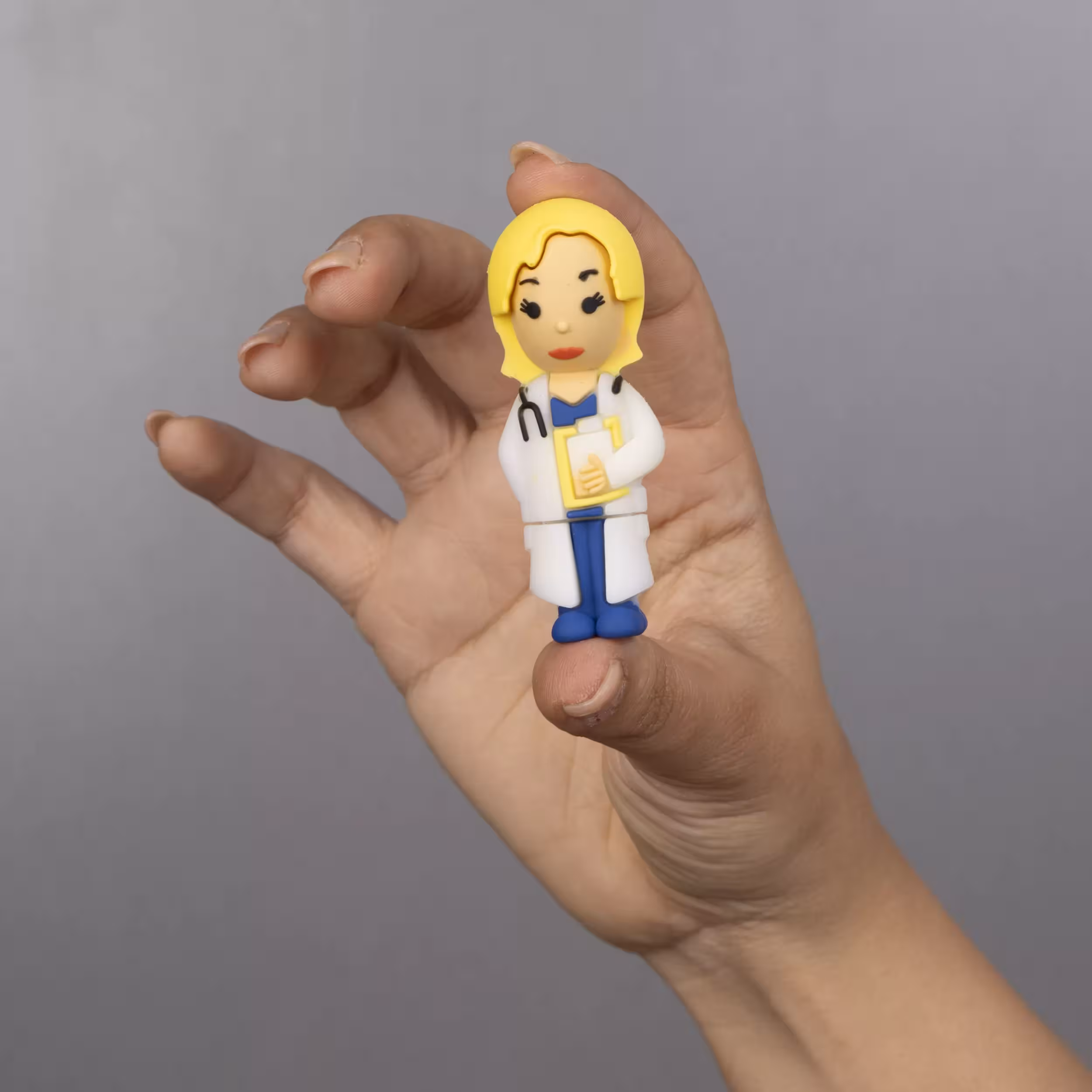 فلش مموری مدل خانم دکتر ظرفیت 128 گیگابایت