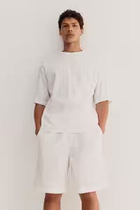 ست پیژامه مردانه لباس خواب با T SHIRT و شورت تنظیم شده است H&M