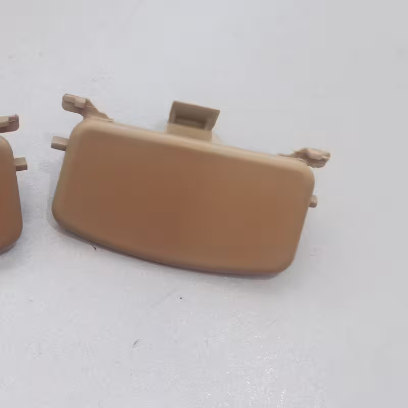 دستگیر درب  داشبورد پژو پارس جدید رنگ کرم روشن  داخل عکس کمی تیره شده