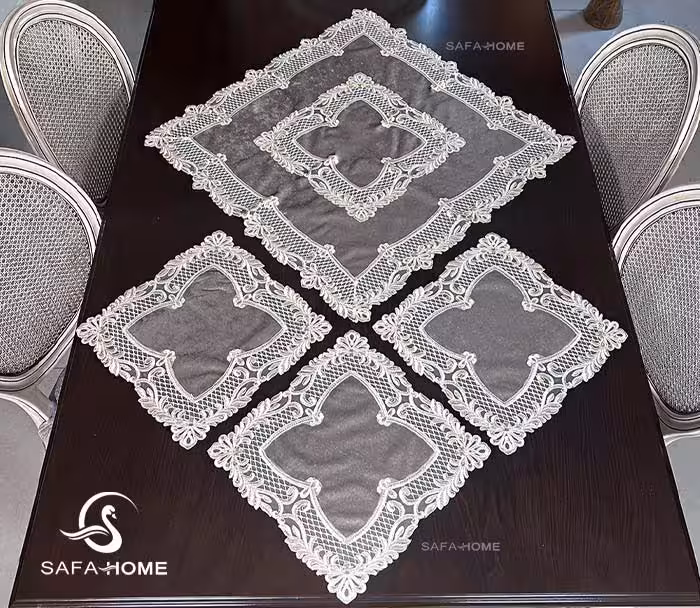 رومیزی گیپور مخمل 4 تکه مربع طرح ایپک طوسی