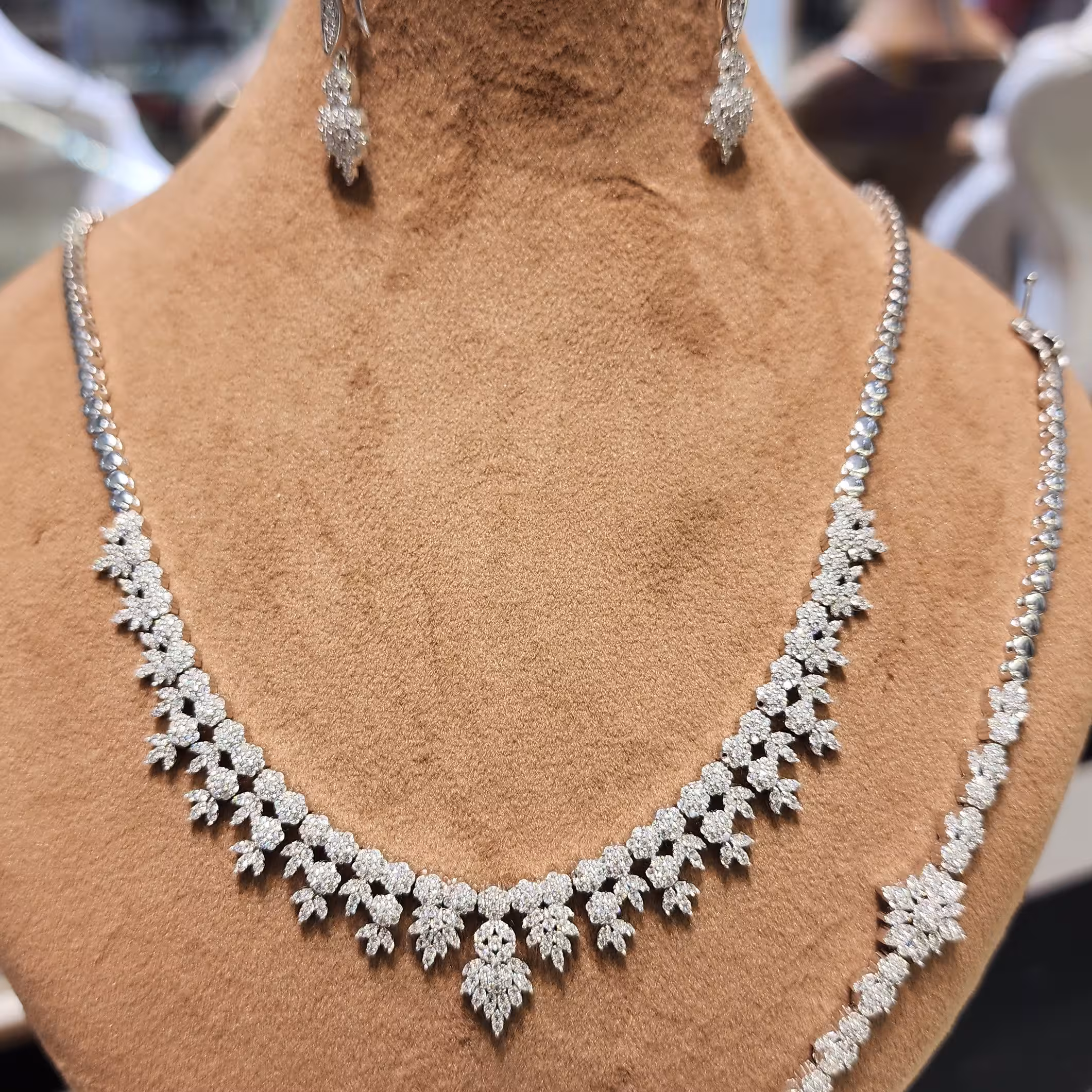 سرویس نقره جواهری همراه با روکش طلا سفید و عیار 925 