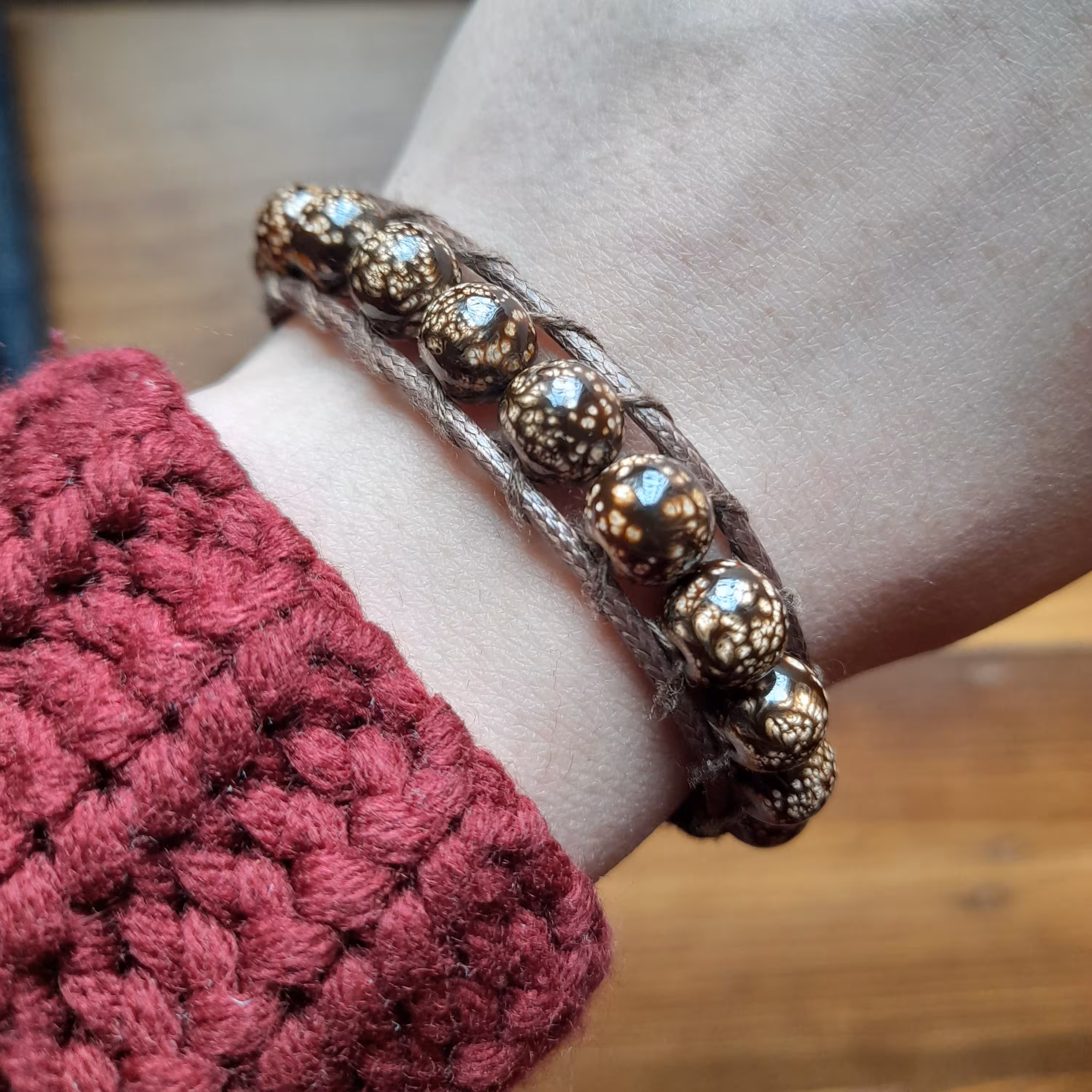 دستبند با بند چرمی  