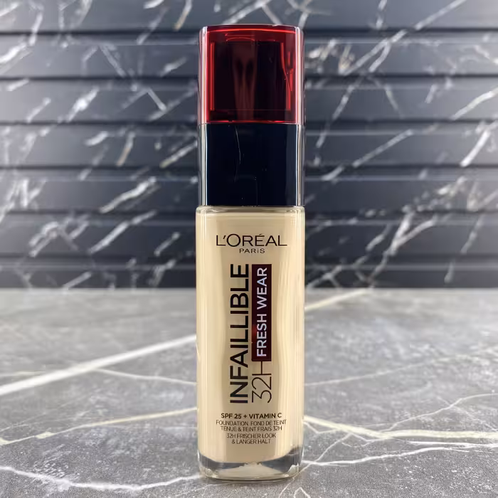 کرم پودر SPF 25 لورال سری INFAILLABLE حاوی ویتامین C حجم 30 میل