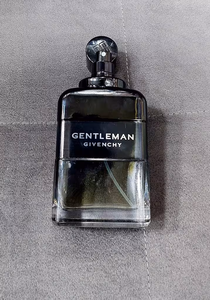ادکلن جیونچی جنتلمن ادوتویلت اینتنس 100 میل مردانهGIVENCHY – Gentleman Eau de Toilette Intense