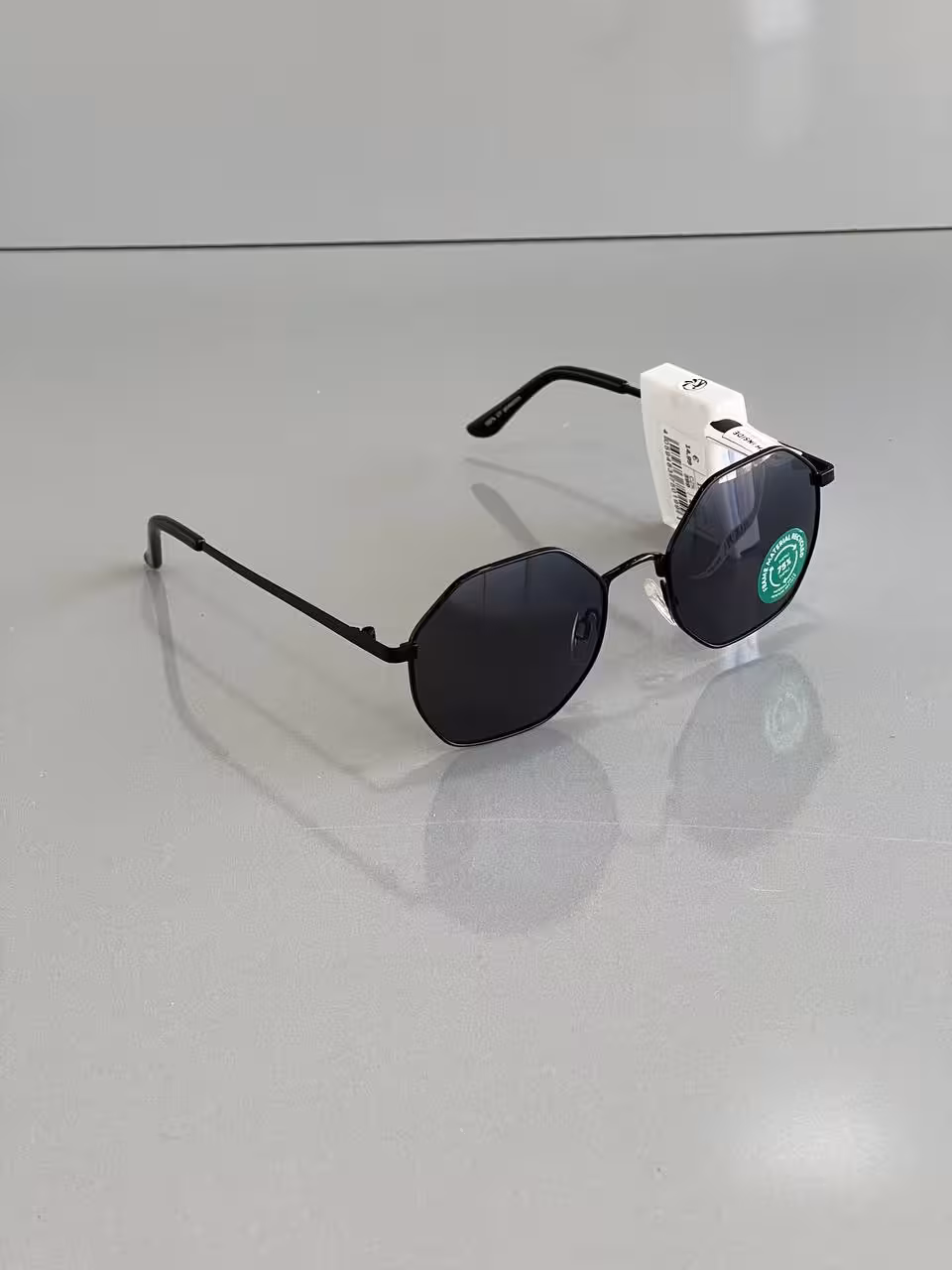 عینک آفتابی هشت‌ ضلعی