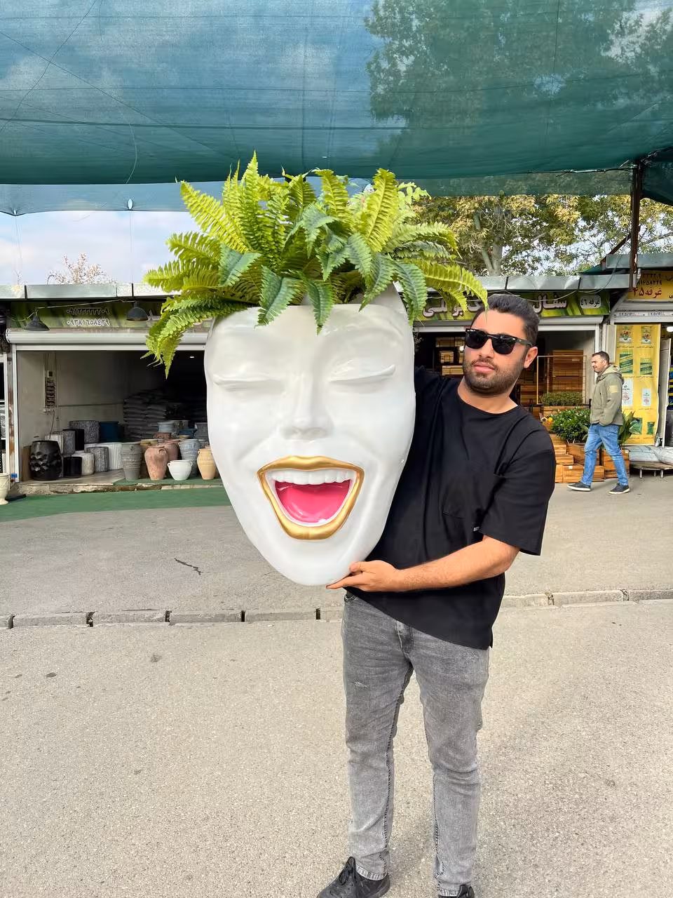 گلدان رخ دیواری سفید با سرخس مصنوعی وارداتی مشابه عکس