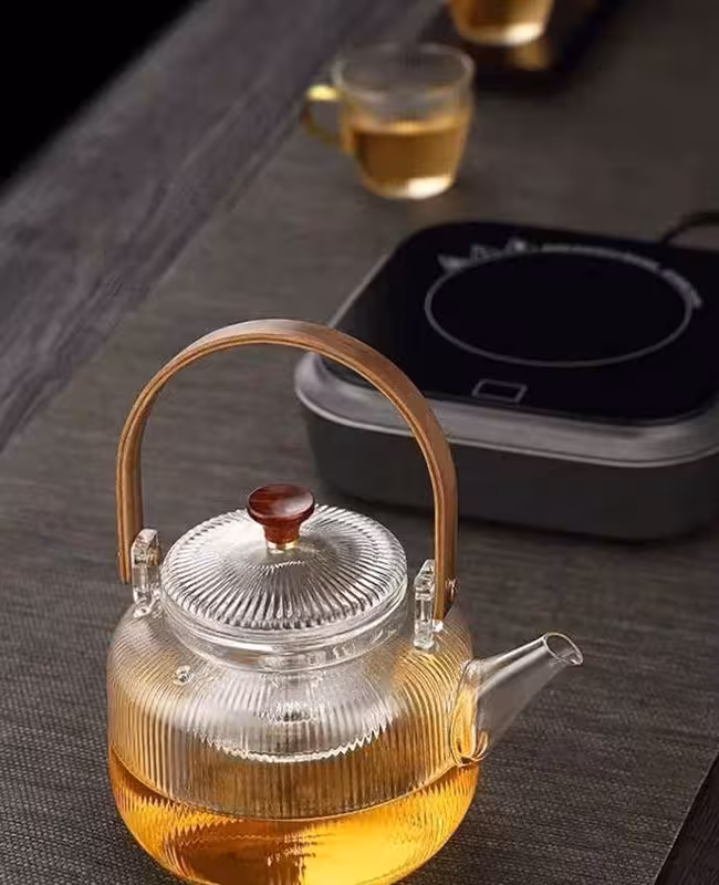 قوری پیرکس با دسته چوبی طرح شیاردار