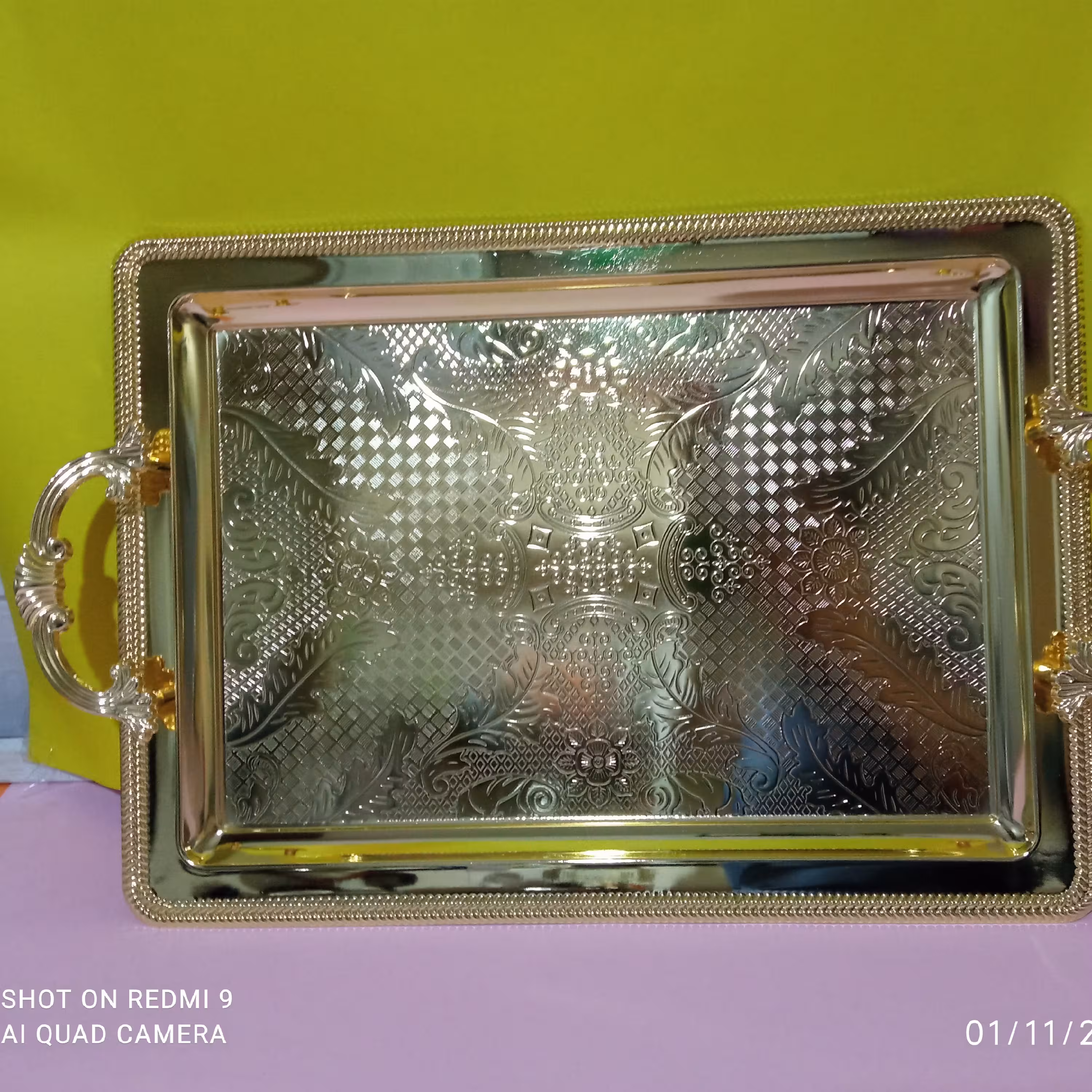 سینی استیل سایز بزرگ  رنگ طلایی باکیفیتی بسیار عالی ساخت کشور  ترکیه