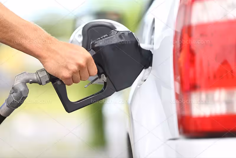 عکس بنزین زدن خودرو | گرافیک با طعم تربچه