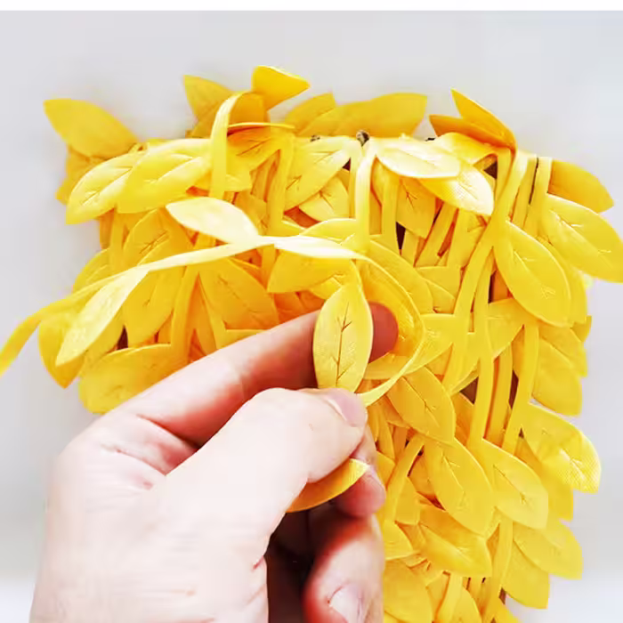 گل مصنوعی مدل ریسه برگ پارچه ای کد 126 طول 10 متر