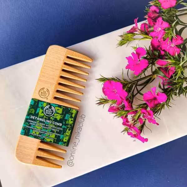 شانه چوبی بادی شاپ با چوب بامبو مدل detangle & smooth ساخت انگلستان