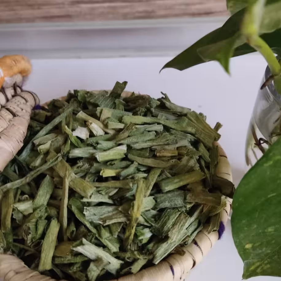 برگ خشک شده پیاز بومی منطقه کویری خور