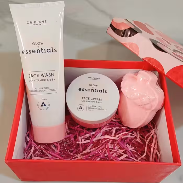 شوینده ،کرم صورت اسنشالز اوریفلیم و کوکتل پدیکور