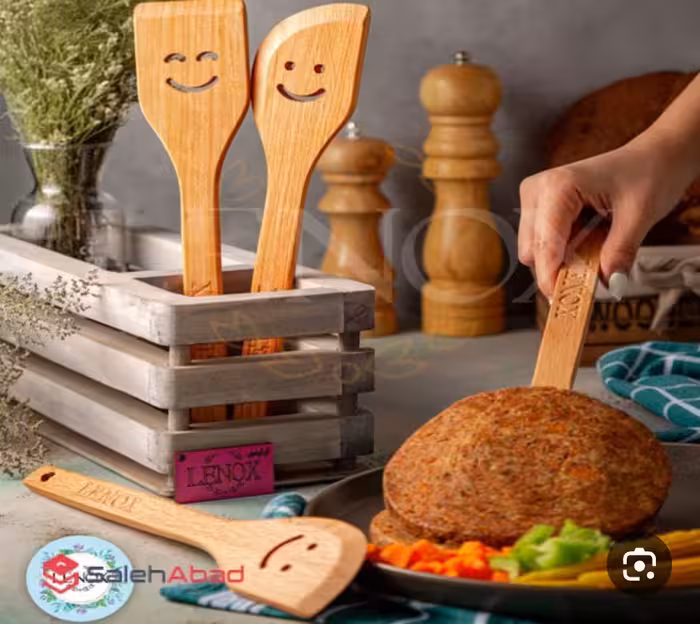 قاشق  چوبی طح لبخند سوراخ دار