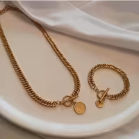 ست گردنبند و دستبند کارتیر دوبل استیل طلایی آویز سکه الیزابت زیورآلات رنگ ثابت