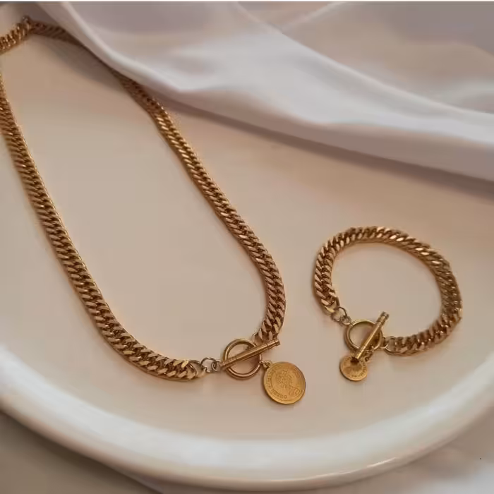 ست گردنبند و دستبند کارتیر دوبل استیل طلایی آویز سکه الیزابت زیورآلات رنگ ثابت