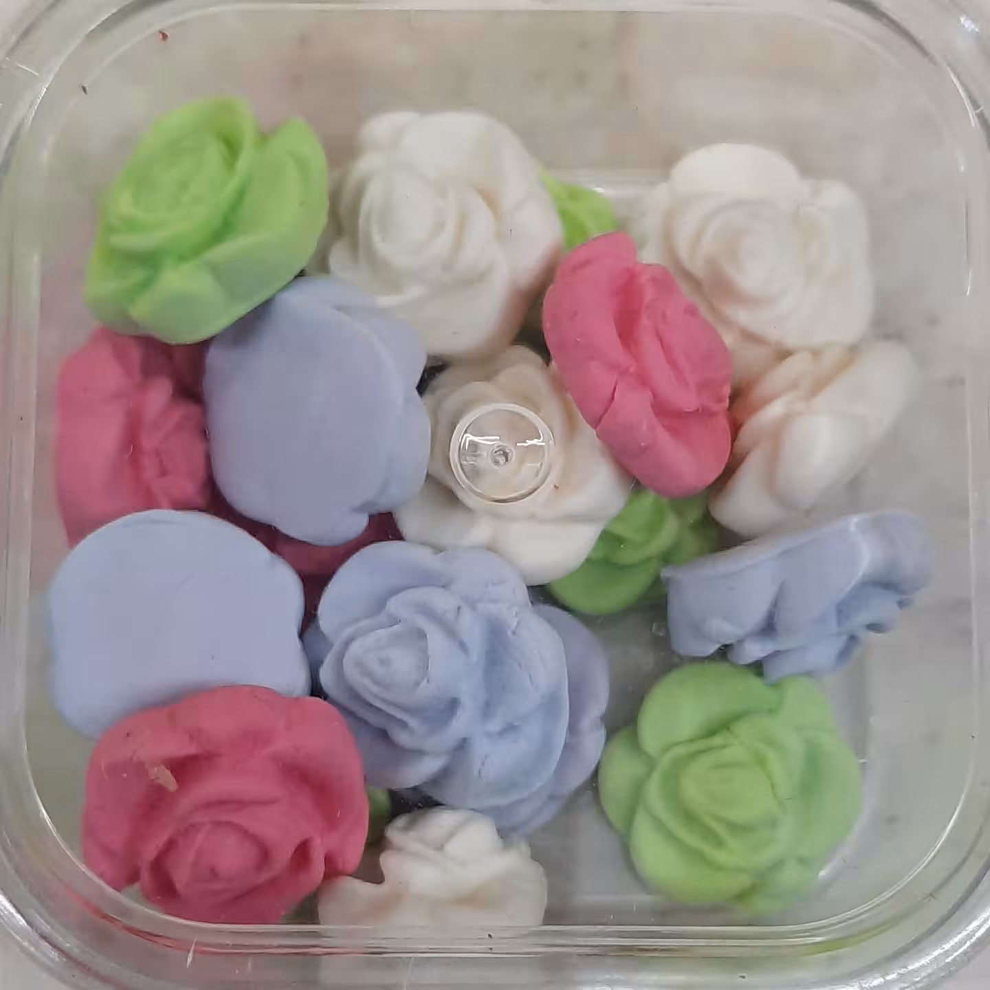 گل فوندانت تزئینی طرح گل رز پاستیلی