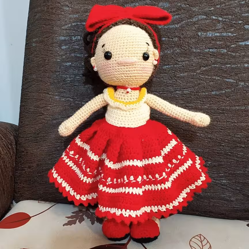 عروسک دولورس قلاب بافی