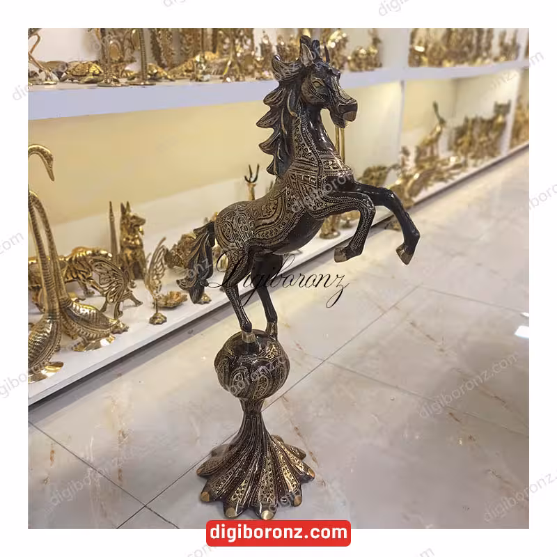 مجسمه اسب برنجی برنزی پاکستانی مدل روی توپ 75 سانت