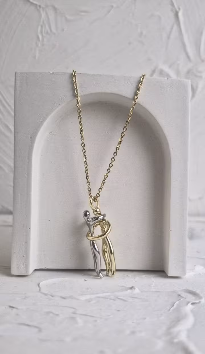 ست گردنبند طرح آغوش نقره ای و طلایی کد1