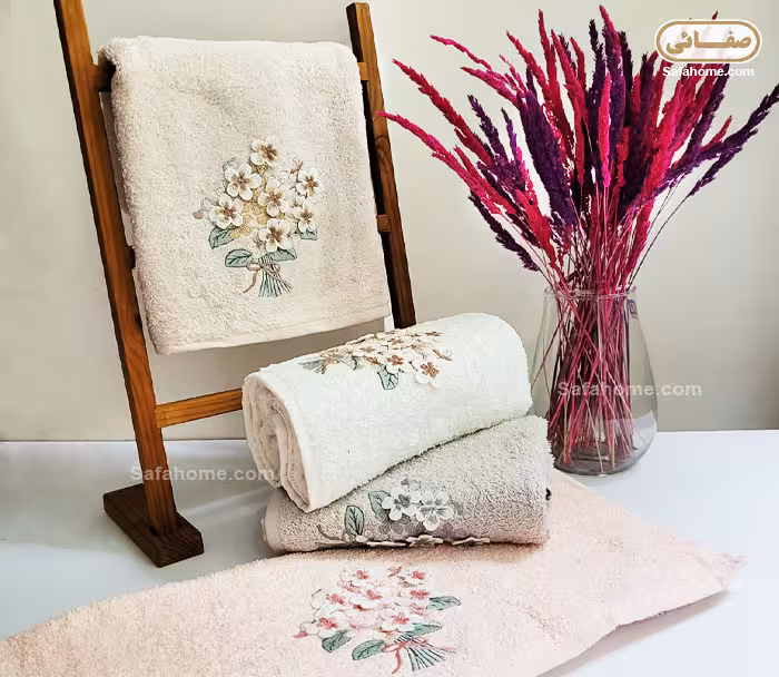 حوله دستی گل برجسته طرح دسته گل 50×90 سانتی متر