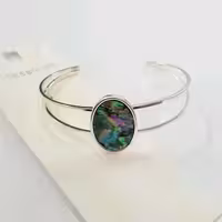 دستبند بنگل نقره ای کار شده با سنگ آبالون، فری سایز